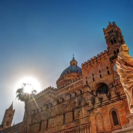 Palazzo Planeta شقة